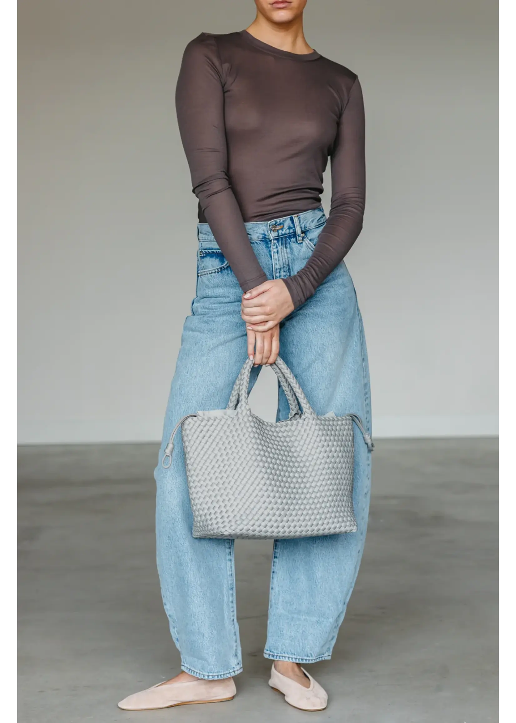 MARREA MA HANDTAS  MEDIUM SILVER SEASHELL