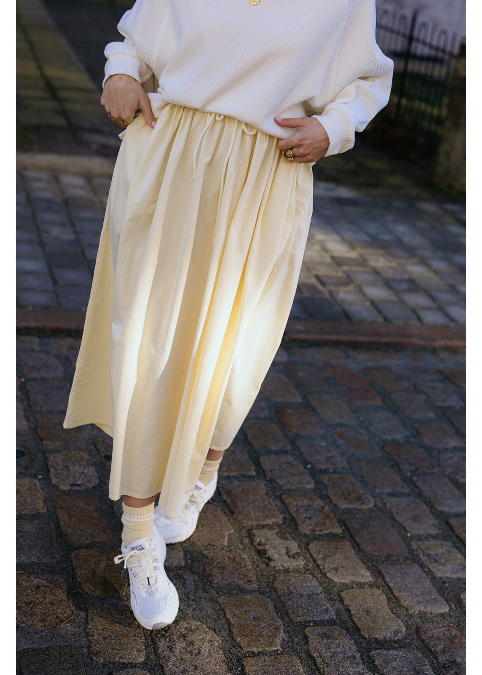 SOFIE SCHNOOR SS JUNEAUSW MIDI SKIRT LIGHT YELLOW