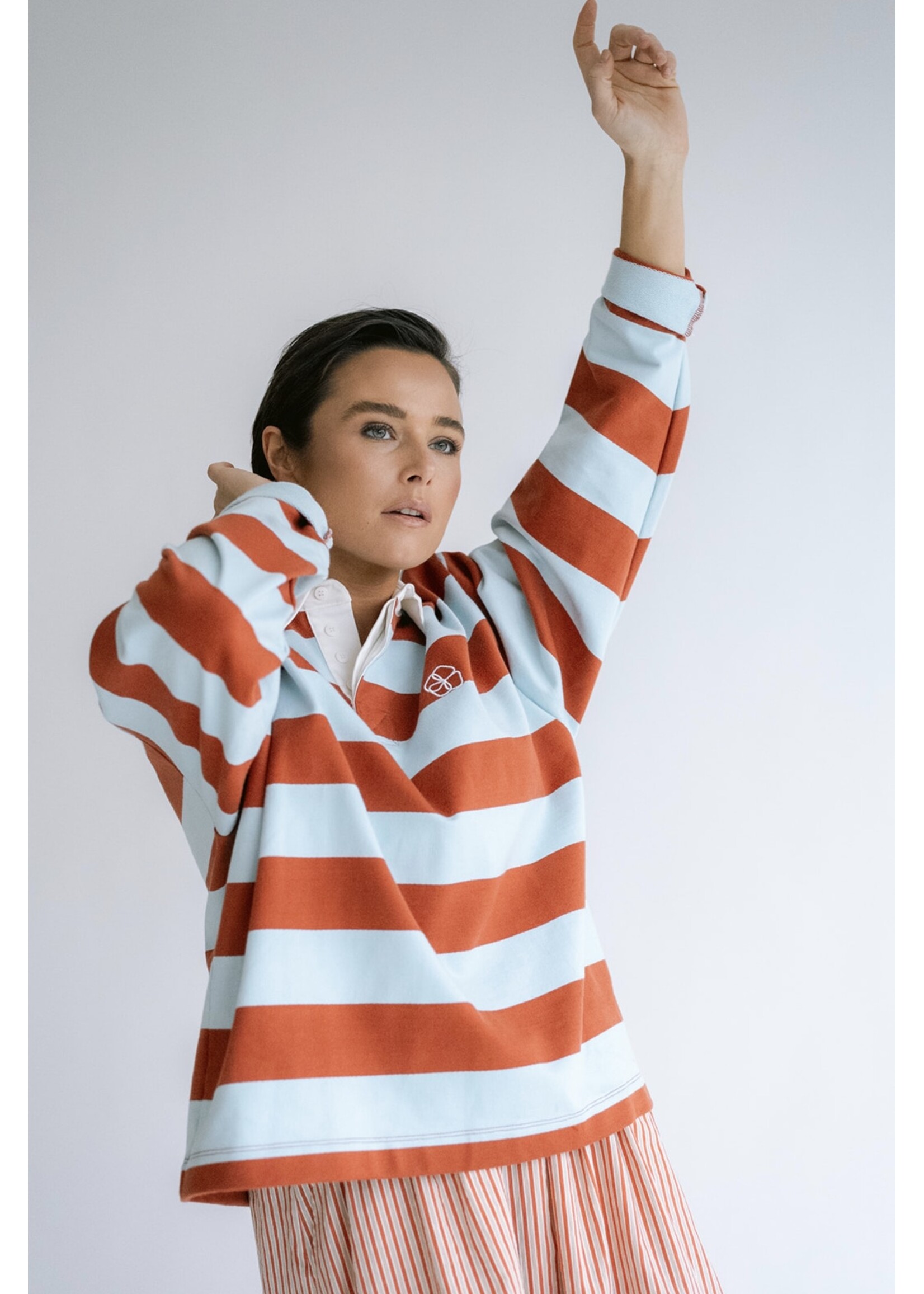 HELD HE EMILE POLOSWEATER RUST/BLUE