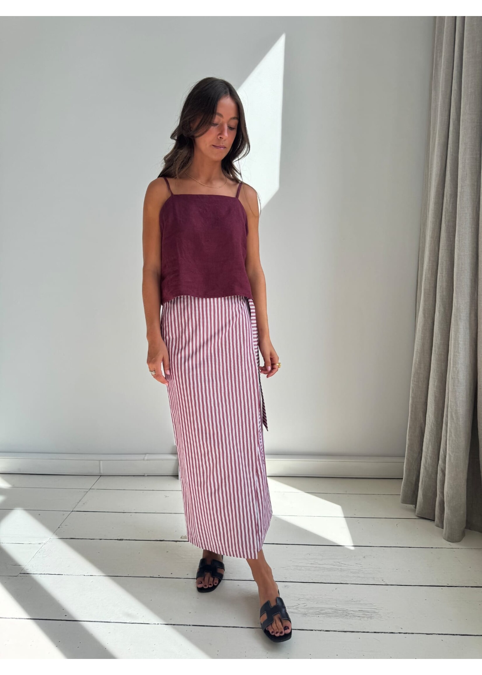 LIVTHELABEL LTL CAMERON CROPPED TOP BURGUNDY LINEN