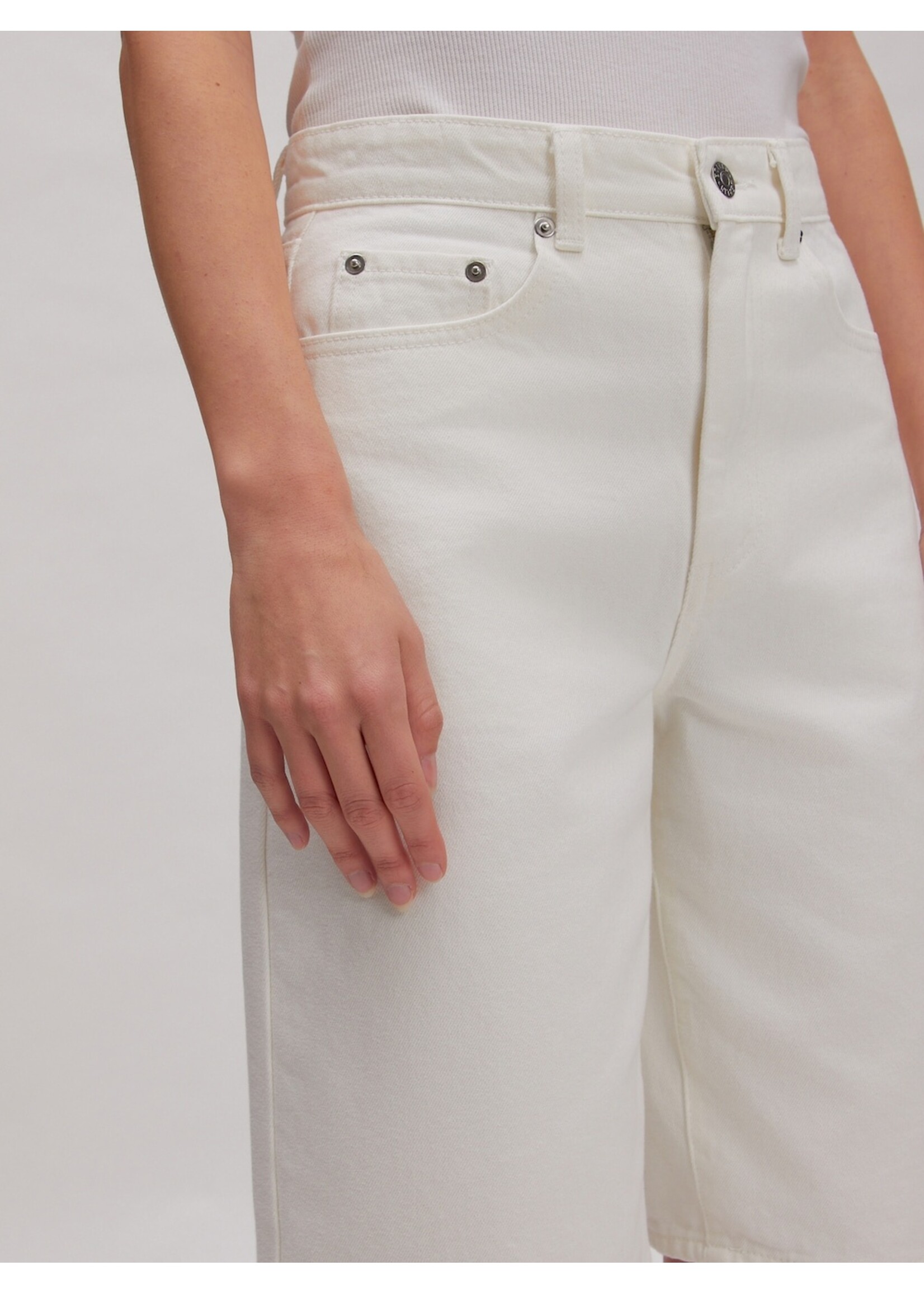 EDITED ED ADDISON DENIM SHORTS WHITE