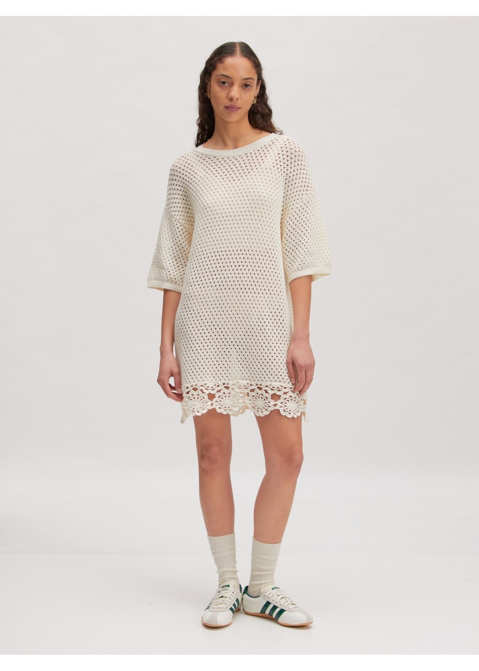 EDITED ED CONOR KNIT DRESS SS EGRET