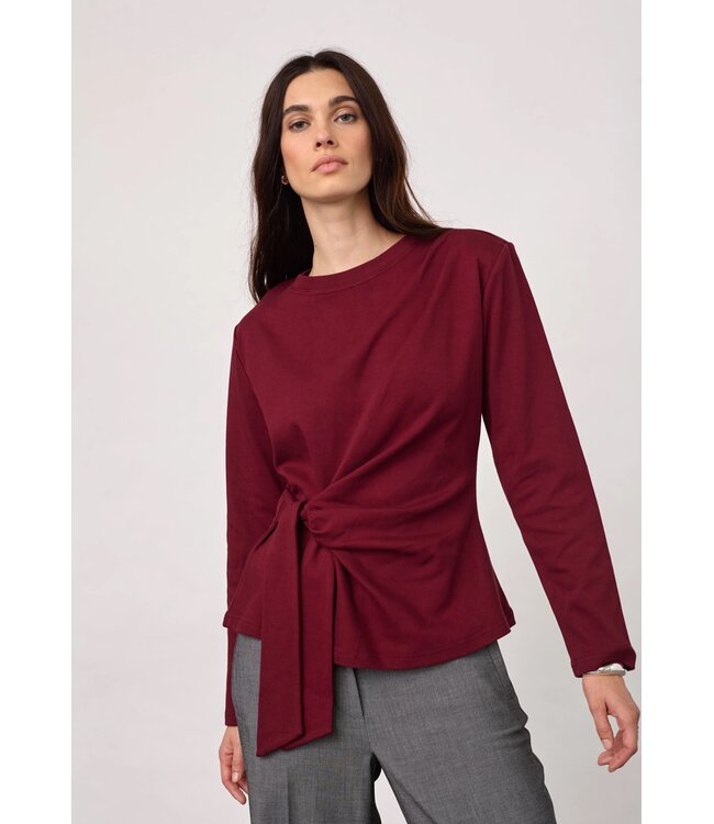 CO'COUTURE CC ORIANE LS PLEAT TIE TEE WINE RED