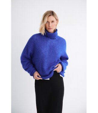 MUS & BOMBON MBB LUMEN TURTLENECK  OVERSIZE PULL KLEIN BLUE