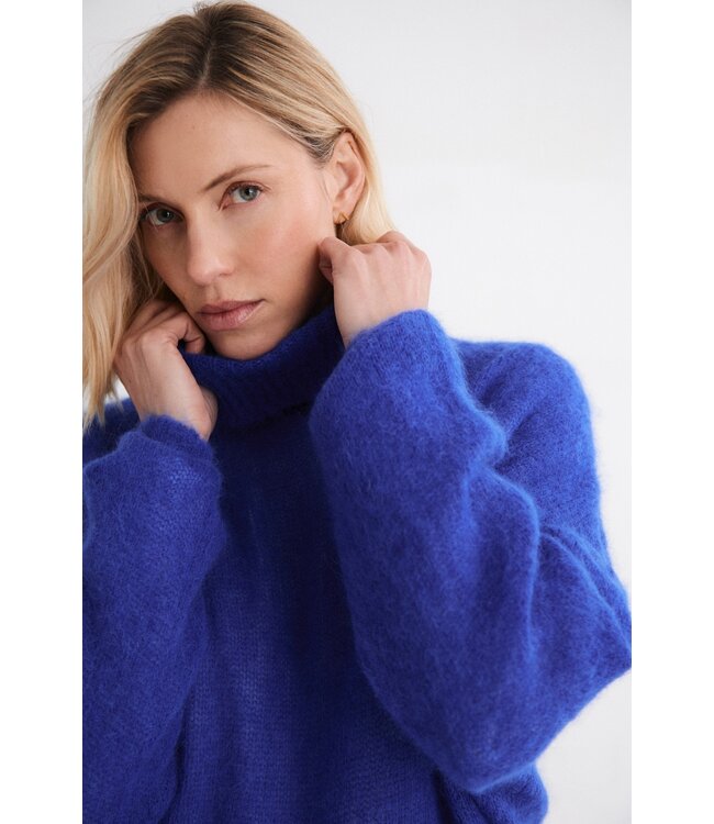MUS & BOMBON MBB LUMEN TURTLENECK  OVERSIZE PULL KLEIN BLUE
