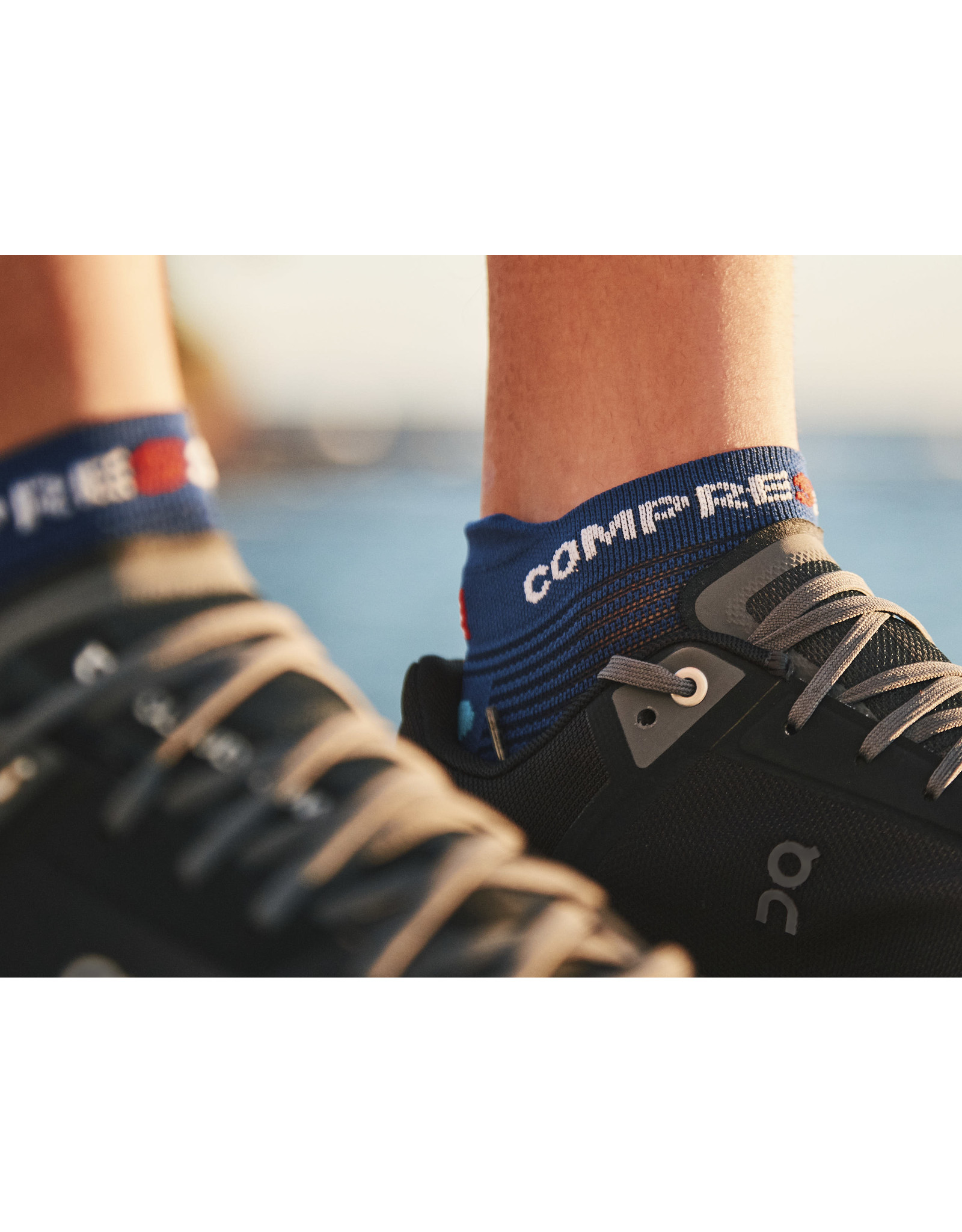 Compressport Pro Racing Socks v4.0 Run Low - Sodalite/Fluo Blue