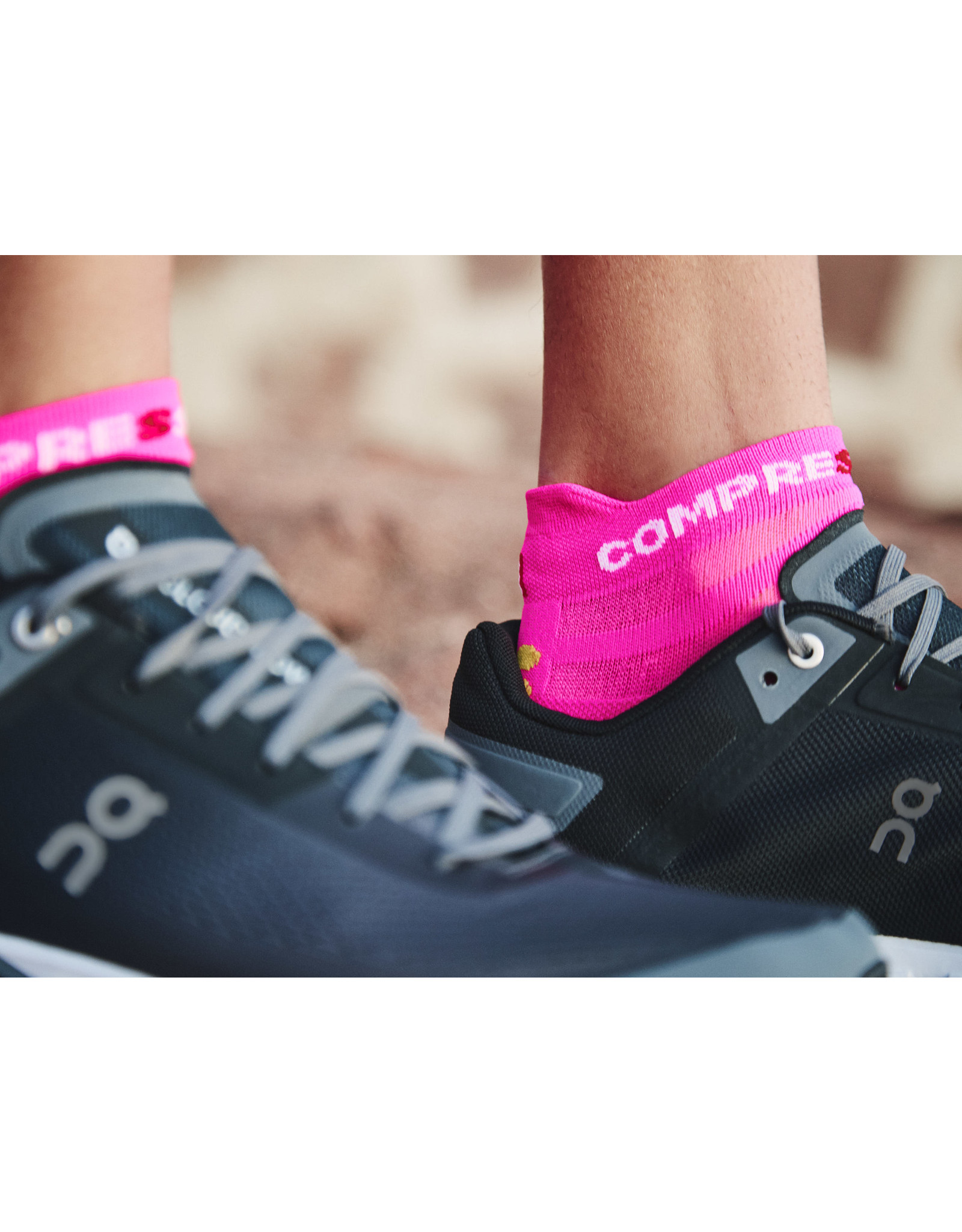 Compressport Pro Racing Socks v4.0 Ultralight Run Low - Fluo Pink/Primerose