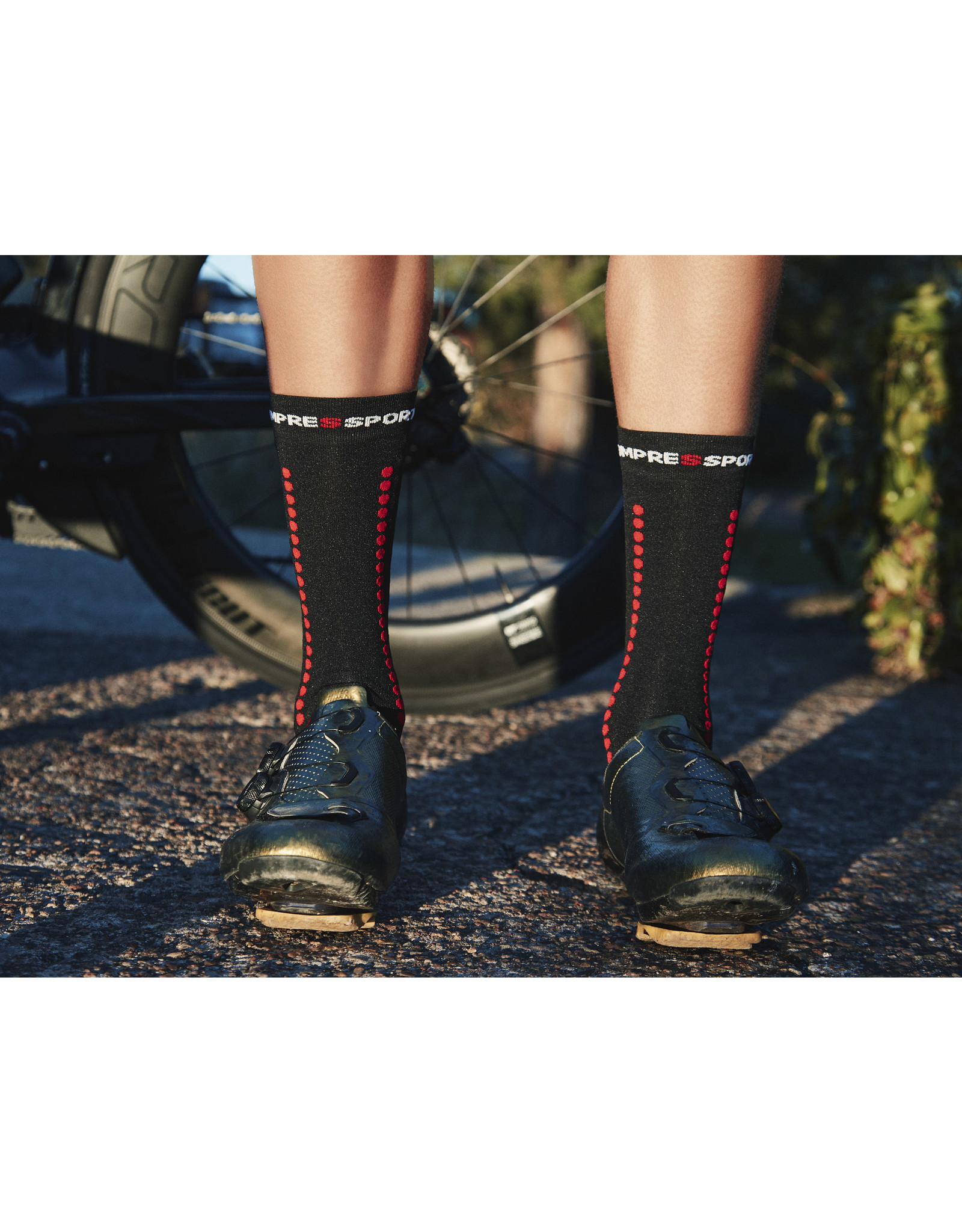 Compressport Pro Racing Socks v4.0 Ultralight Bike - Black/Red