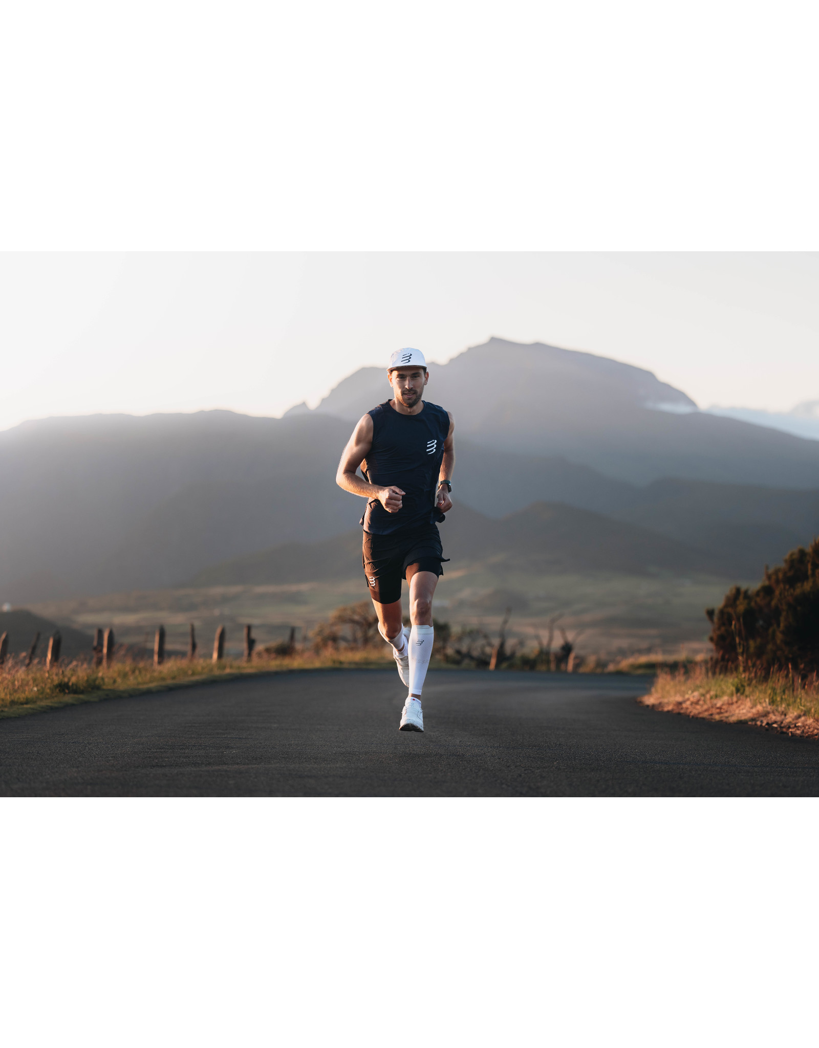 Compressport R2 Oxygen - White/Neble Grey