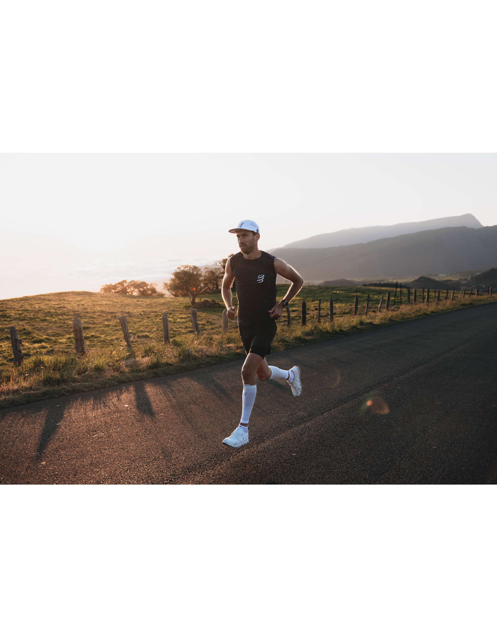 Compressport R2 Oxygen - White/Neble Grey