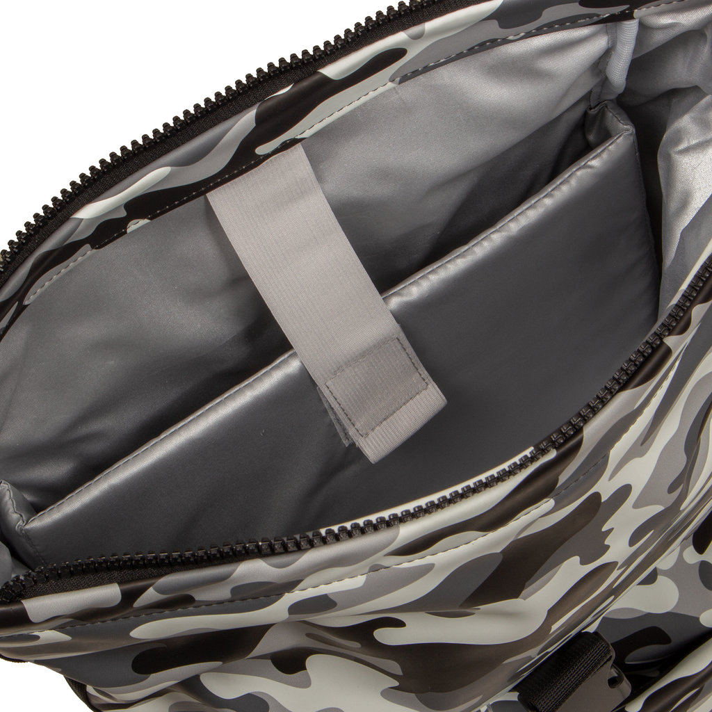 New Rebels New Rebels Mart New York Camouflage Army 21L Rugtas Rolltop Waterafstotend Laptop 15.6"