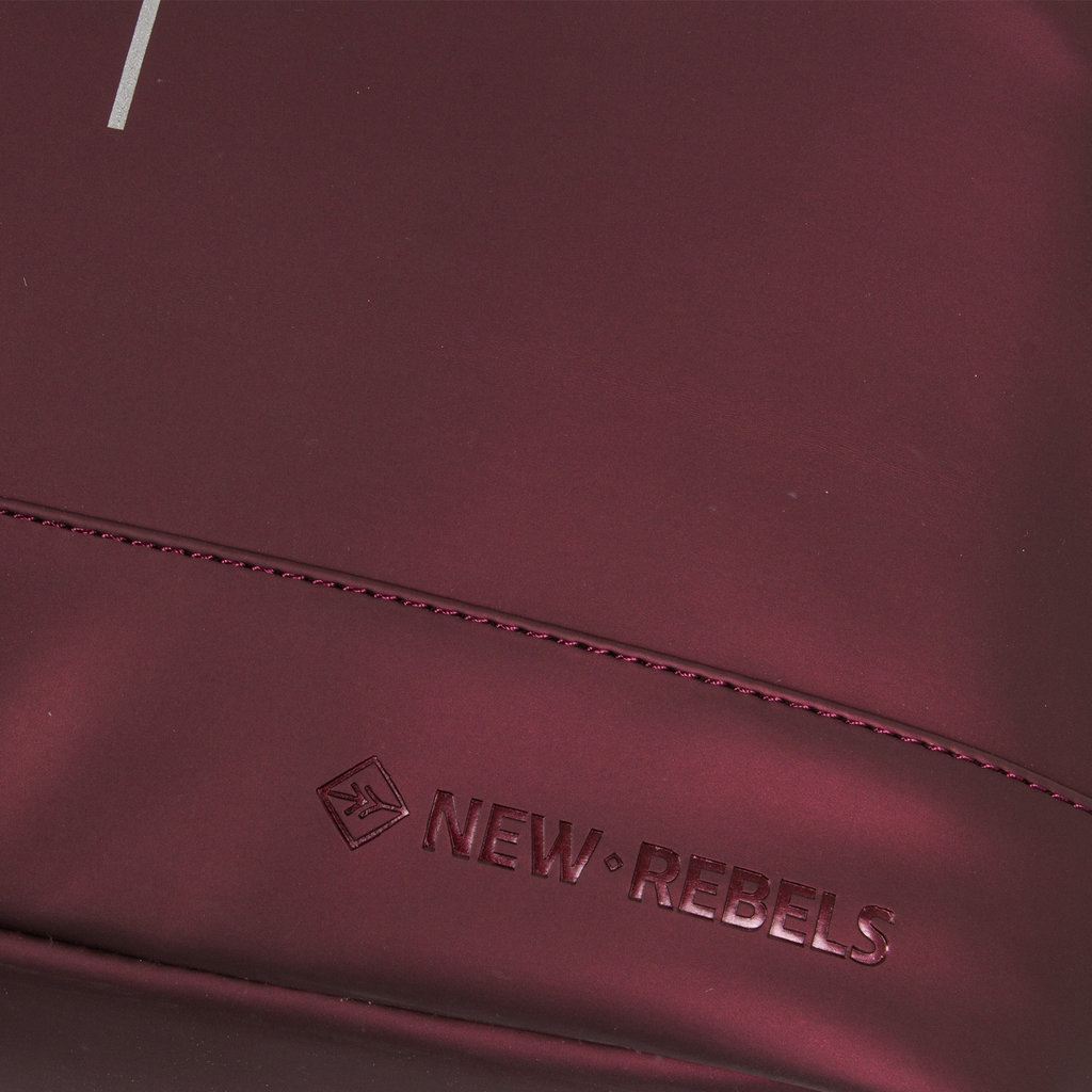 New Rebels New Rebels Mart New York Metallic Burgundy 21L Rucksack Rolltop Wasserabweisend Laptop 15.6"