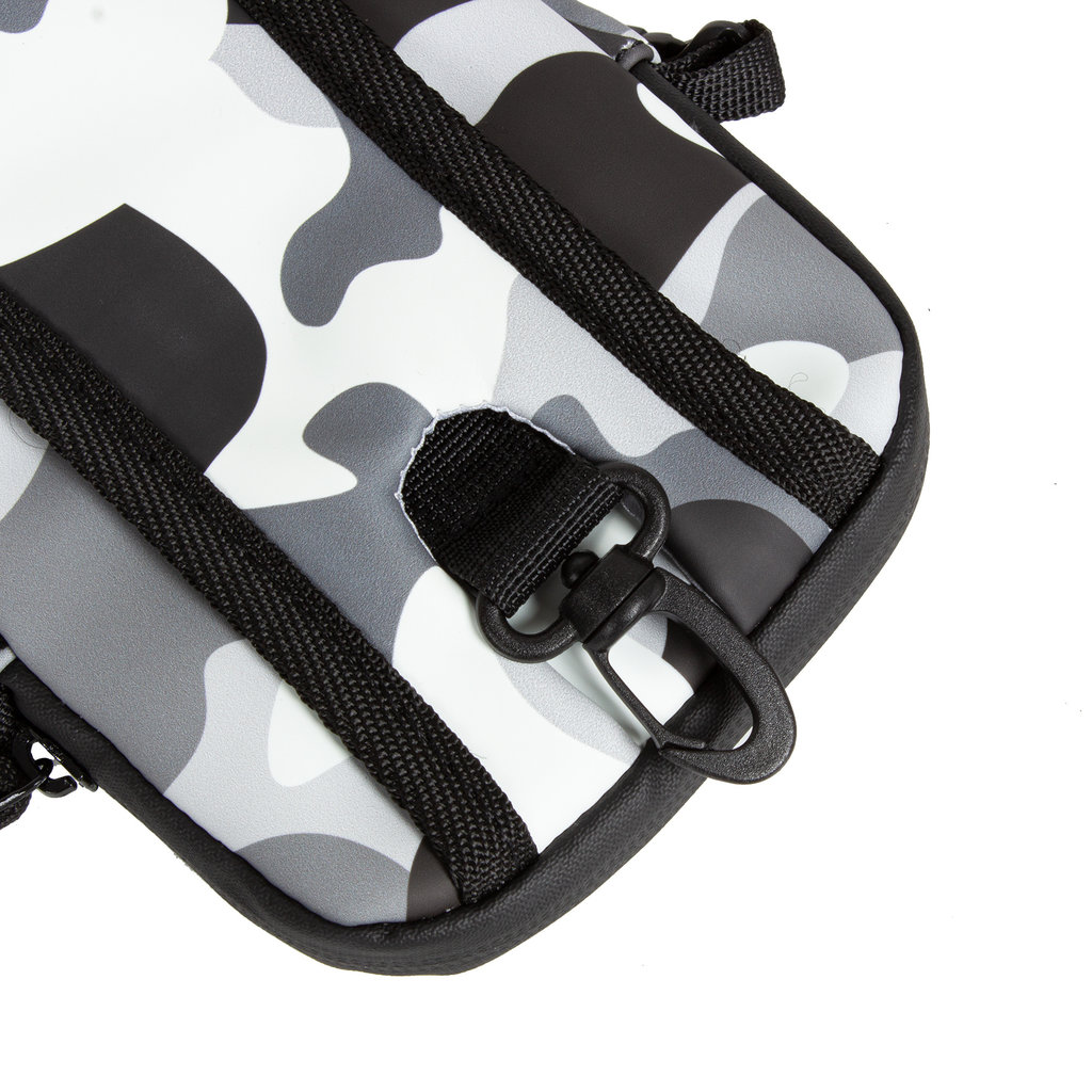 New Rebels New Rebels ® Mart - Waterafstotend - Telefoontas  - Telefoontasje - Army Camouflage Grey