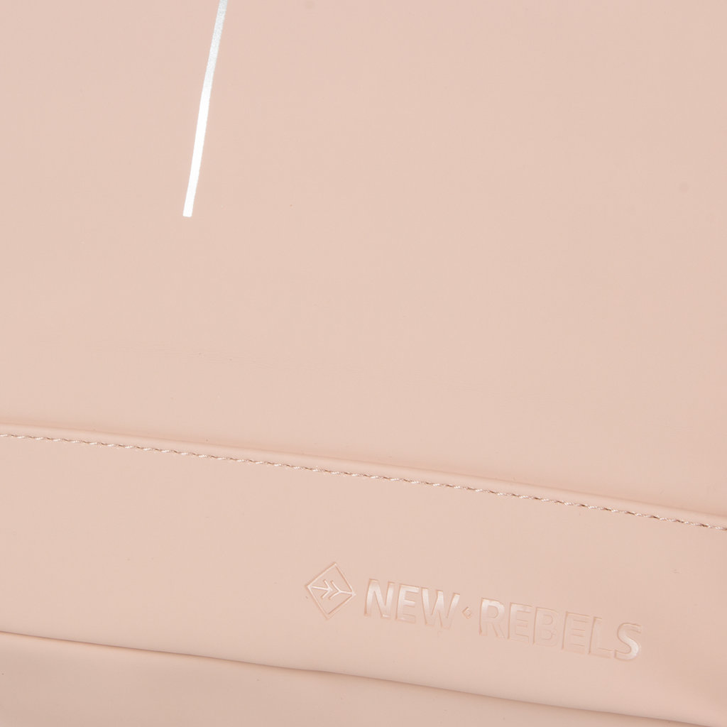 New Rebels New Rebels ® Tim - Rolltop - Rugtas - Rugzak - Waterafstotend - Zacht Roze/Lila