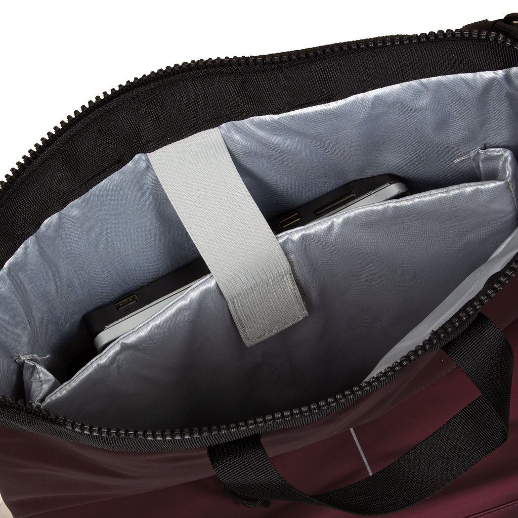 New Rebels New Rebels ® Mart - Top Zip - Waterafstotend -  Rugtas - Laptoptas 14Inch. - Shopper - Metallic Burgundy