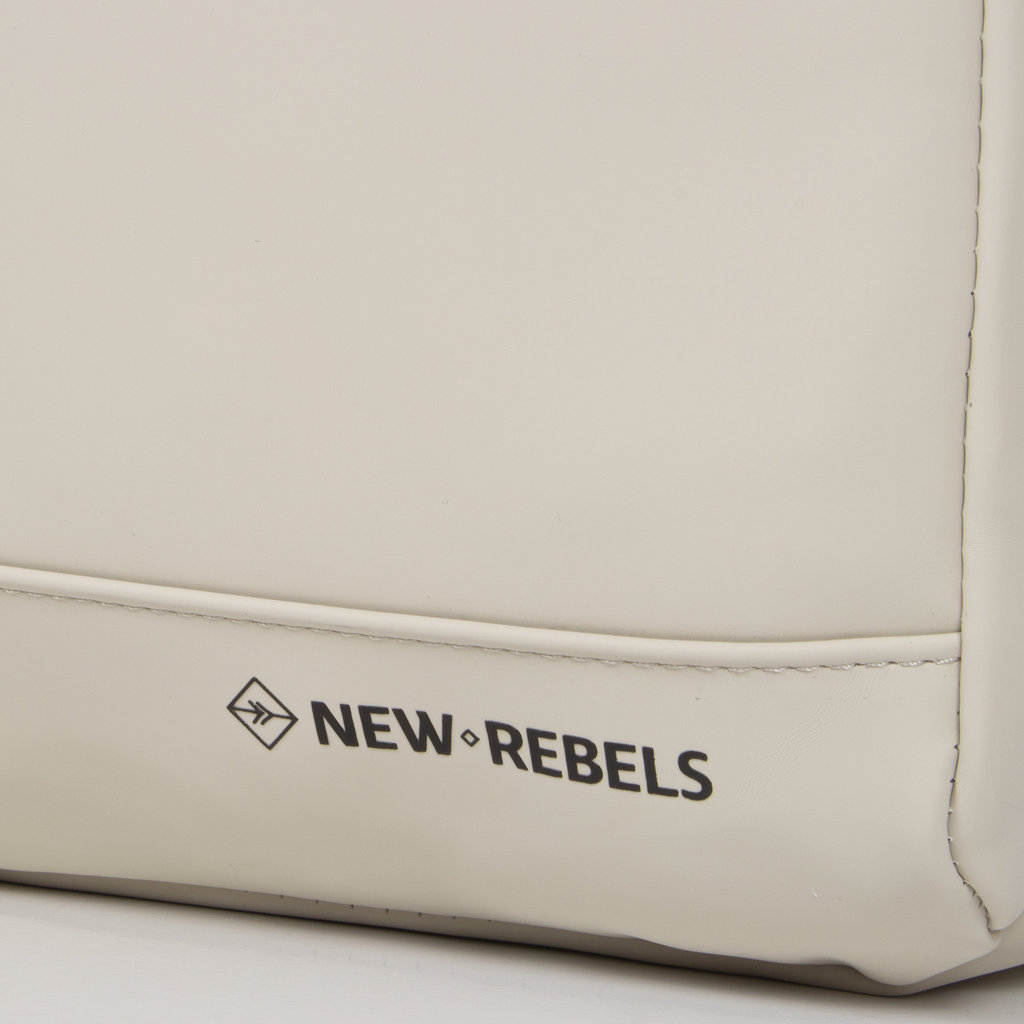 New Rebels New Rebels Harper Miami Rugzak 9L Waterafstotende Laptop Rugtas 13 inch Schooltas en Werktas van PU Comfortabel Beige