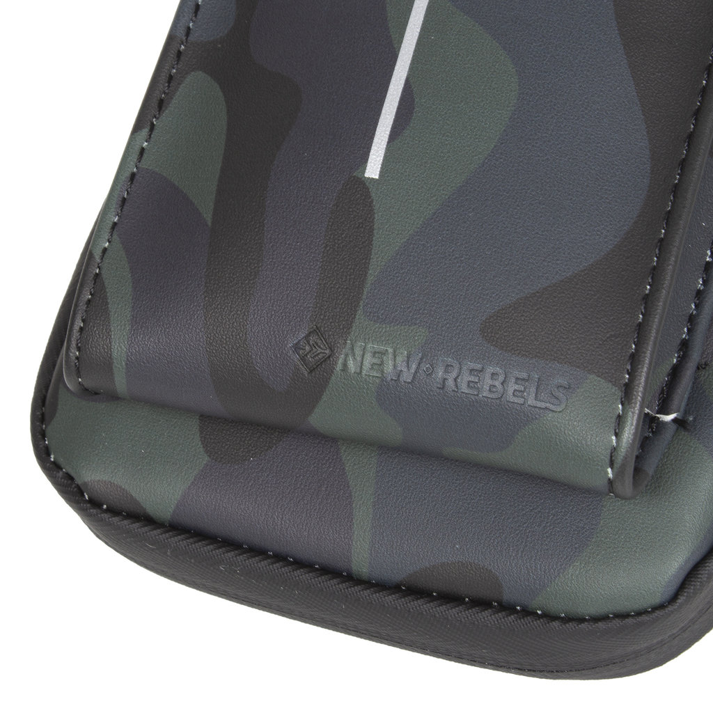 New Rebels New Rebels ® Mart Waterafstotend Telefoontas Blauw Camouflage