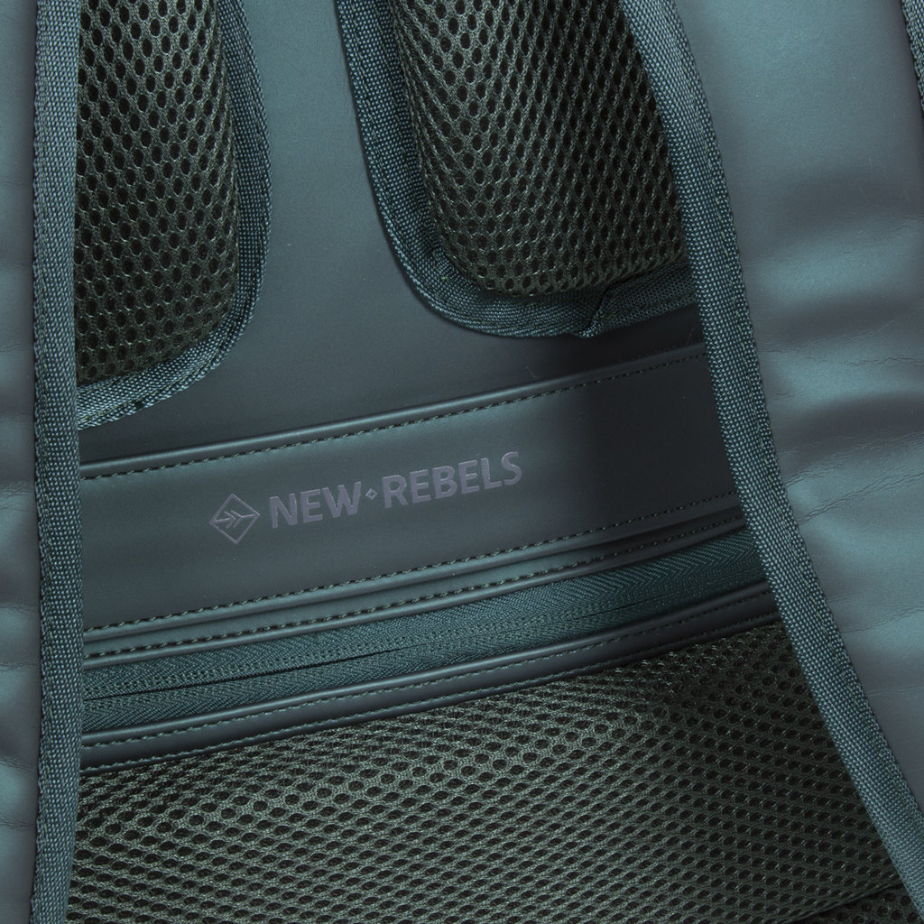 New Rebels New Rebels ® William Rugzak Donker Groen