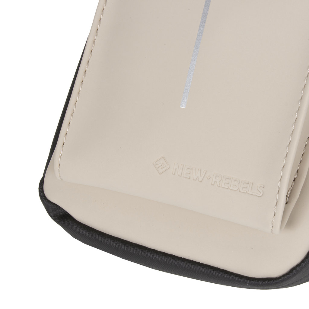New Rebels New Rebels ® Mart Waterafstotend Telefoontas Beige