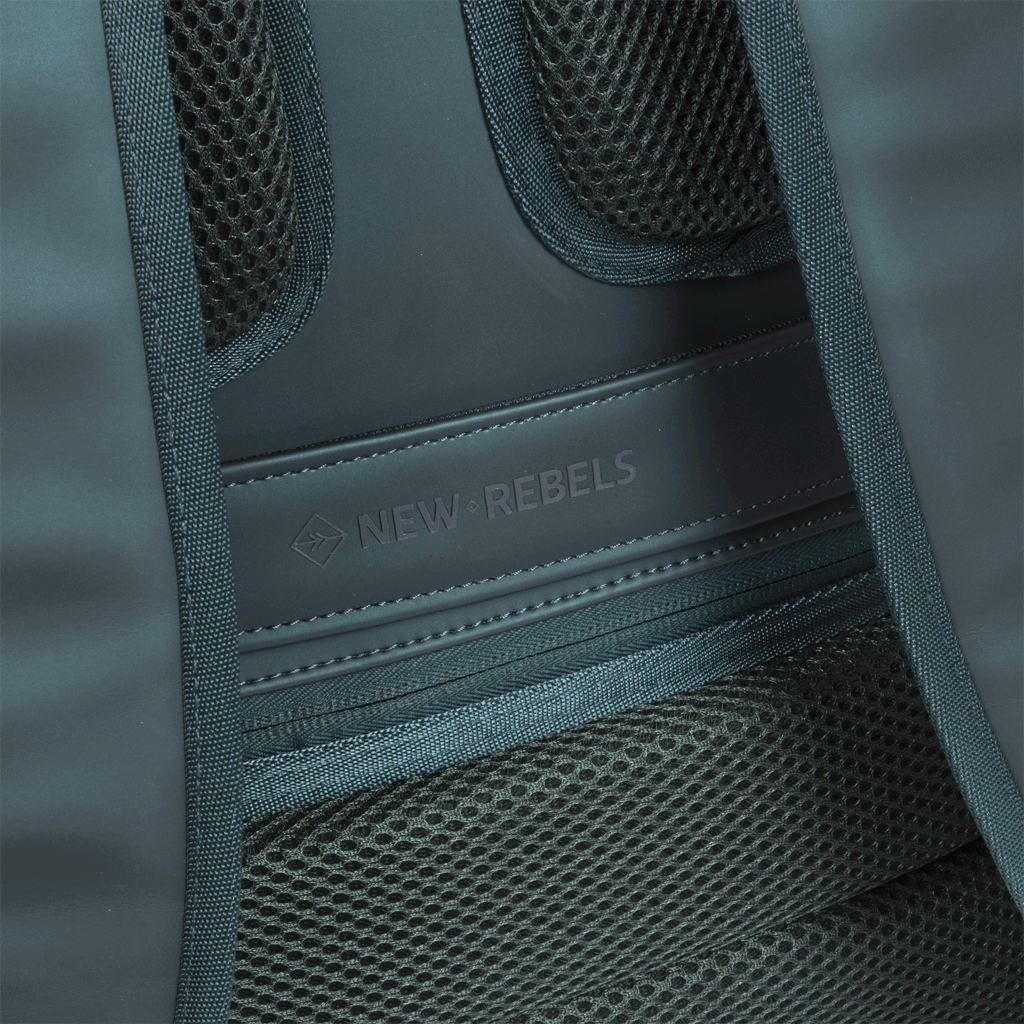 New Rebels New Rebels William Baltimore Metallic Groen 13L Rolltop Rugzak Waterafstotend Laptop 14"