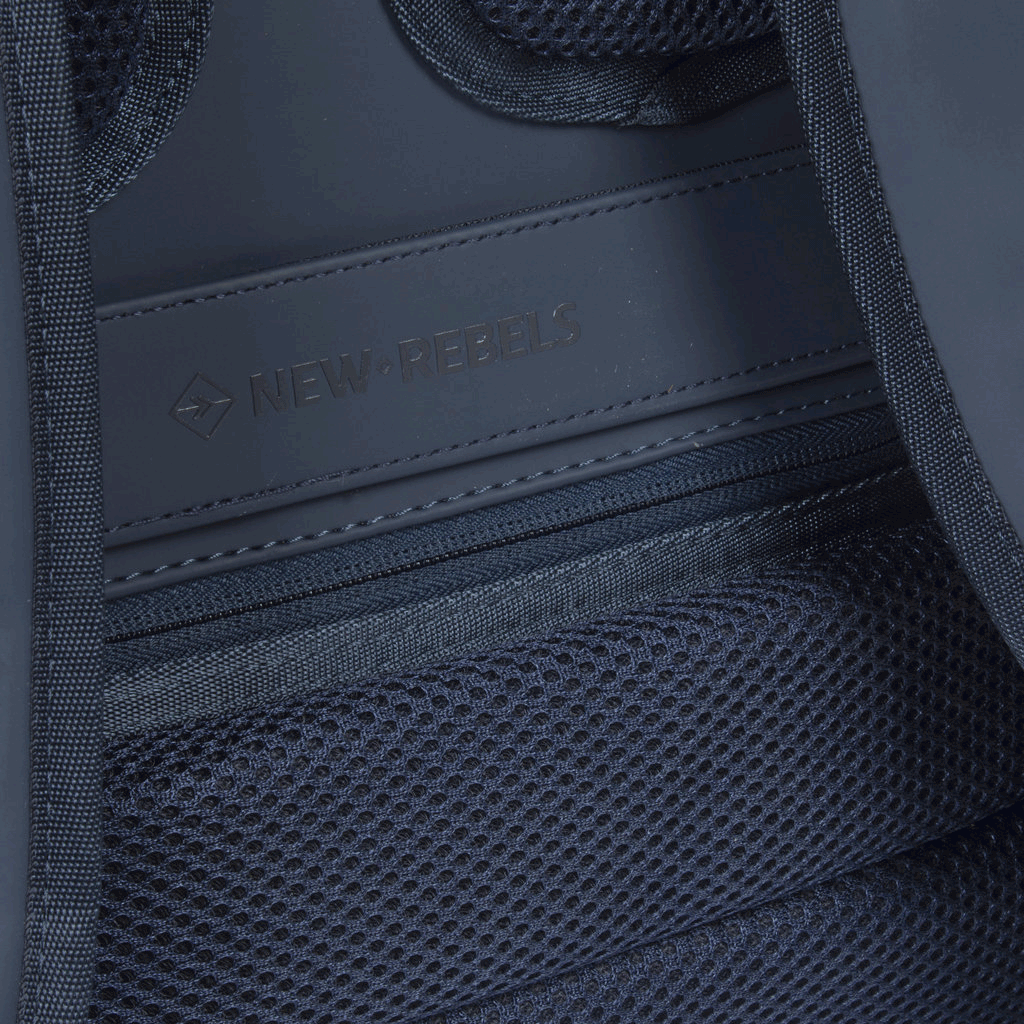 New Rebels New Rebels William Baltimore Marineblau 13L Rolltop Rucksack Wasserabweisend Laptop 14"