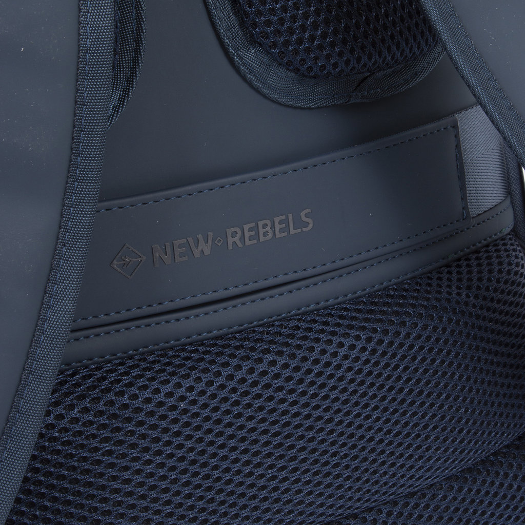 New Rebels New Rebels William Milwaukee Marineblau 18L Rucksack Wasserabweisend Laptop 15.6"