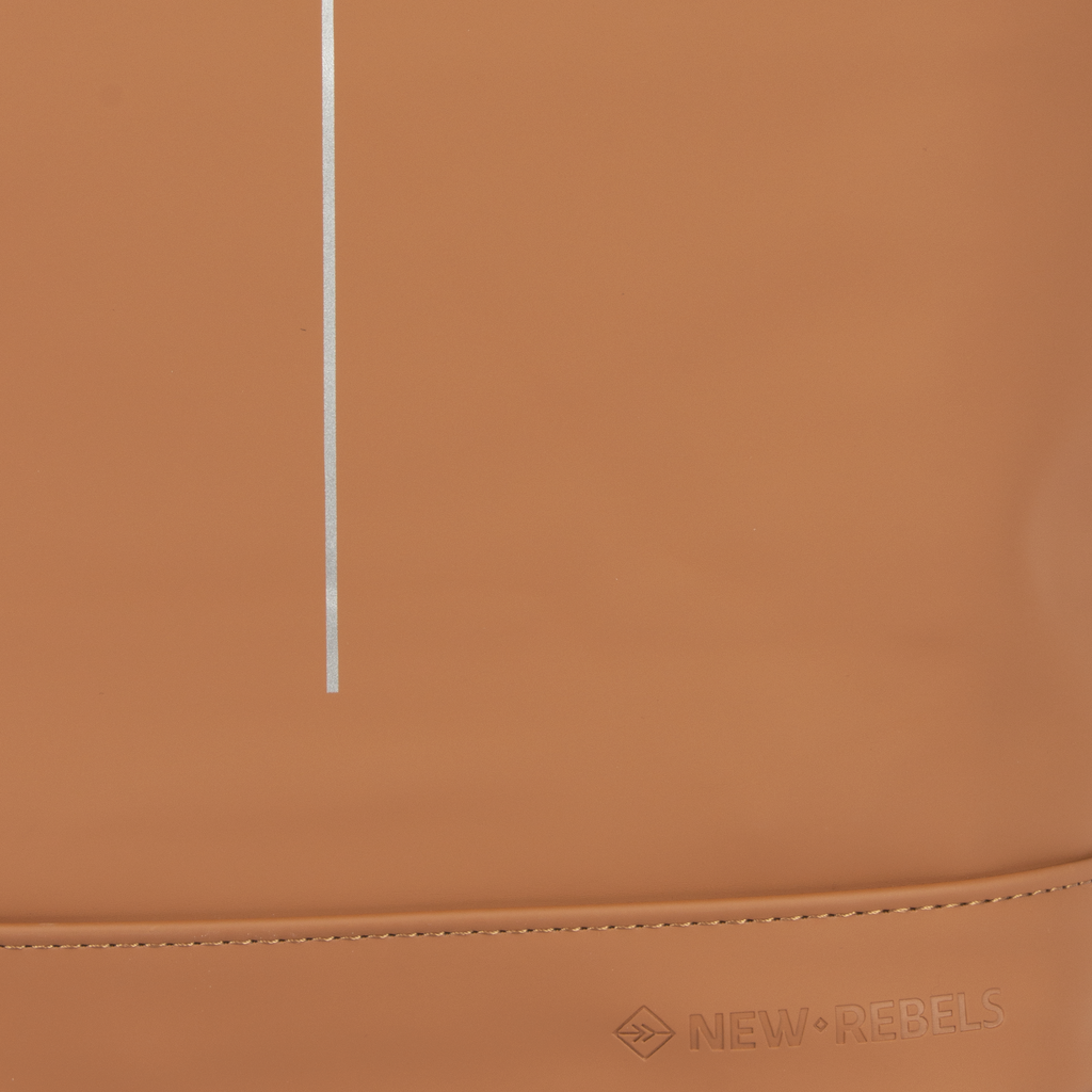 New Rebels New Rebels Mart New York Cognac 21L Rugtas Rolltop Waterafstotend Laptop 15.6"