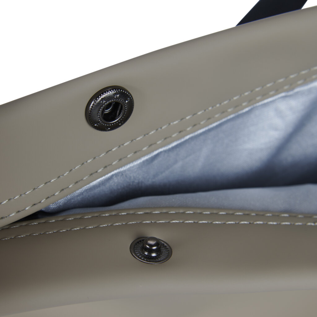 New Rebels New Rebels Fane Montgomery Zwart 15L Rolltop Rugzak Waterafstotend Laptop 15.6"