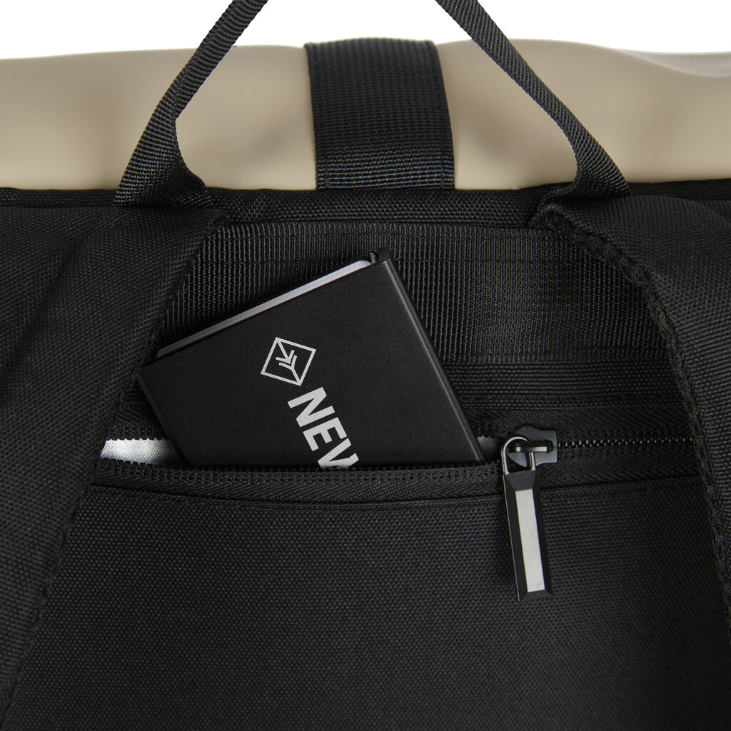 New Rebels New Rebels Fane Montgomery Zwart 15L Rolltop Rugzak Waterafstotend Laptop 15.6"