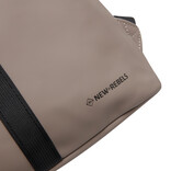 New Rebels New Rebels Mart Los Angeles Taupe 7L Rolltop Rucksack Wasserabweisend New Rebels New Rebels Mart Los Angeles Taupe 7L Rolltop Rucksack Wasserabweisend