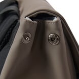 New Rebels New Rebels Omar Lincoln Taupe 17L Rugtas met Flap Waterafstotend Laptop 15.6"