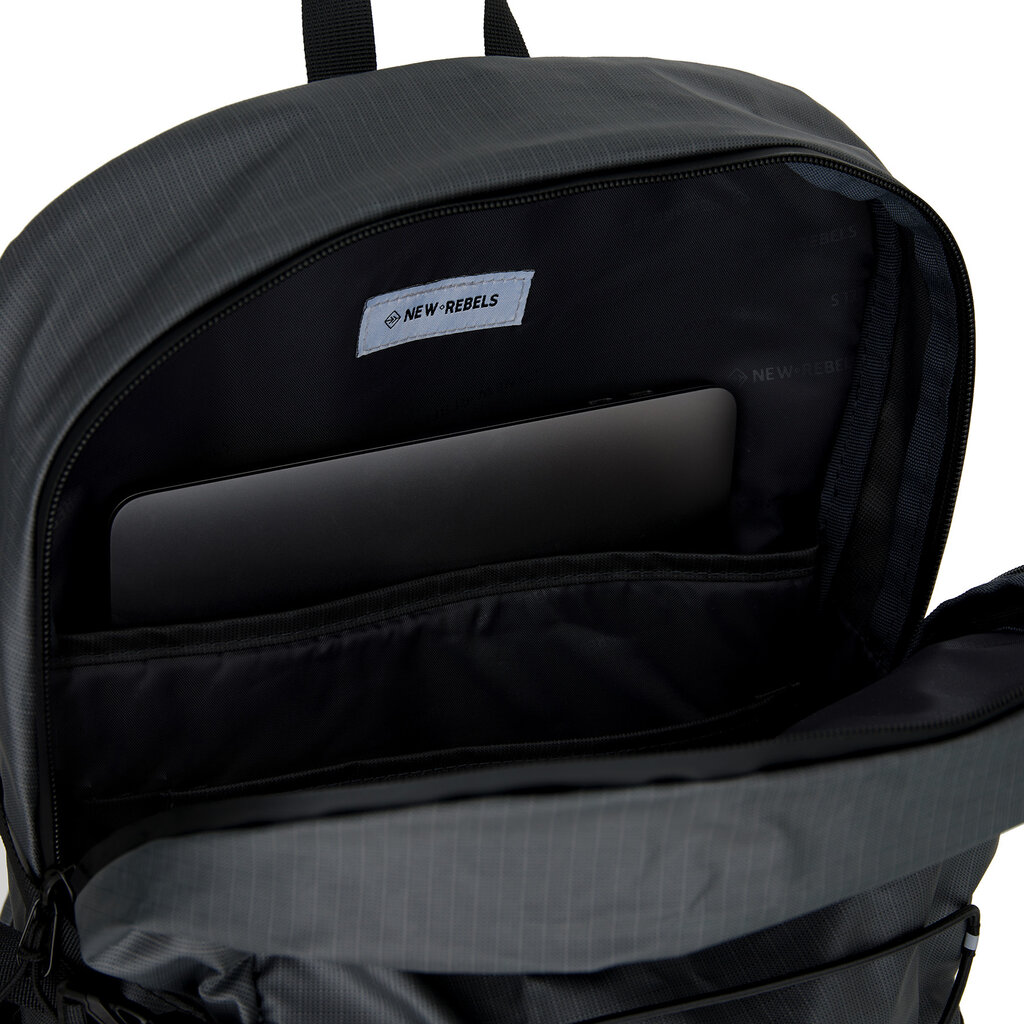 New Rebels New Rebels Hugo Carmichael Waterdichte Rugtas: 26-liter rugzak Zwart