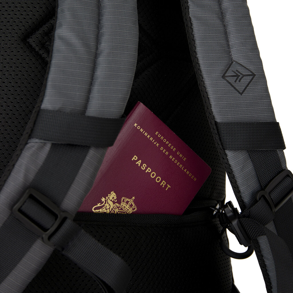 Hugo Carmichael Waterproof Backpack: 26-liter hiking backpack Black