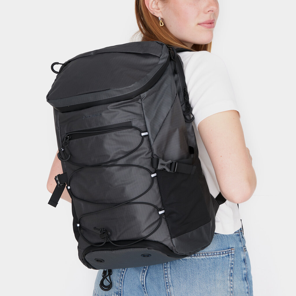 New Rebels Hugo - Eastvale Rugzak Zwart 23L Waterdicht Lichtgewicht Ruim