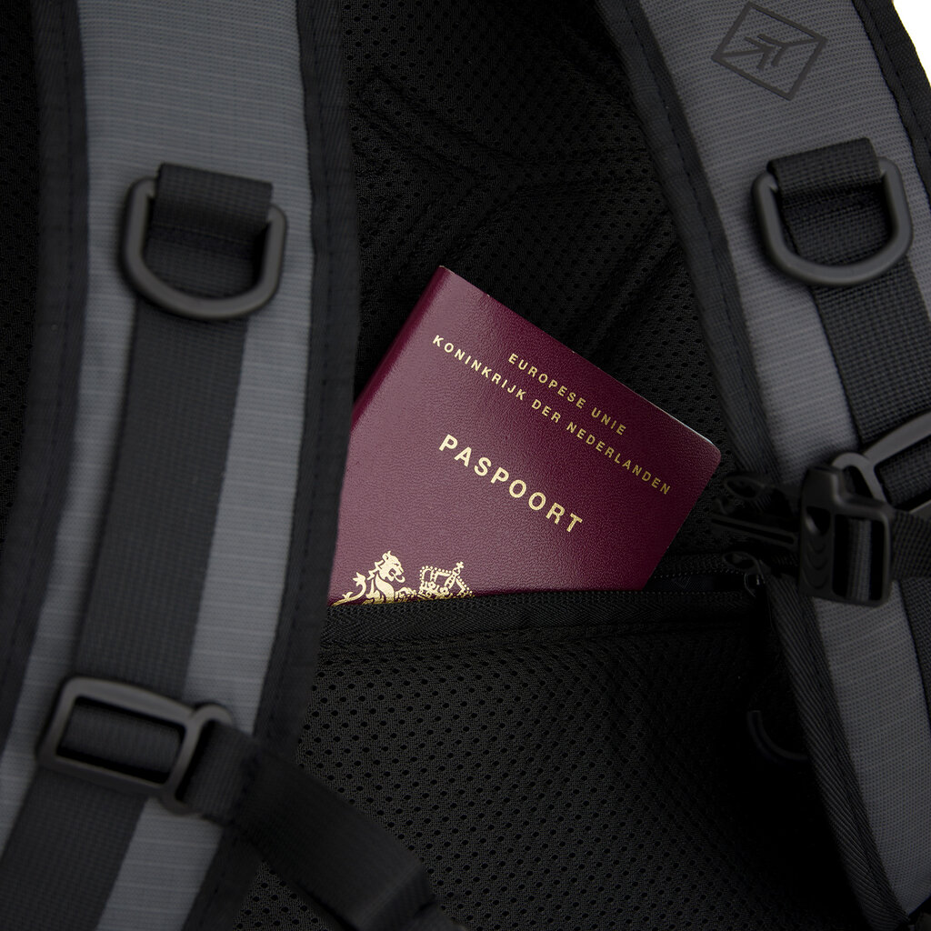 New Rebels Hugo - Eastvale Rucksack Schwarz 23L wasserdicht leicht geräumig