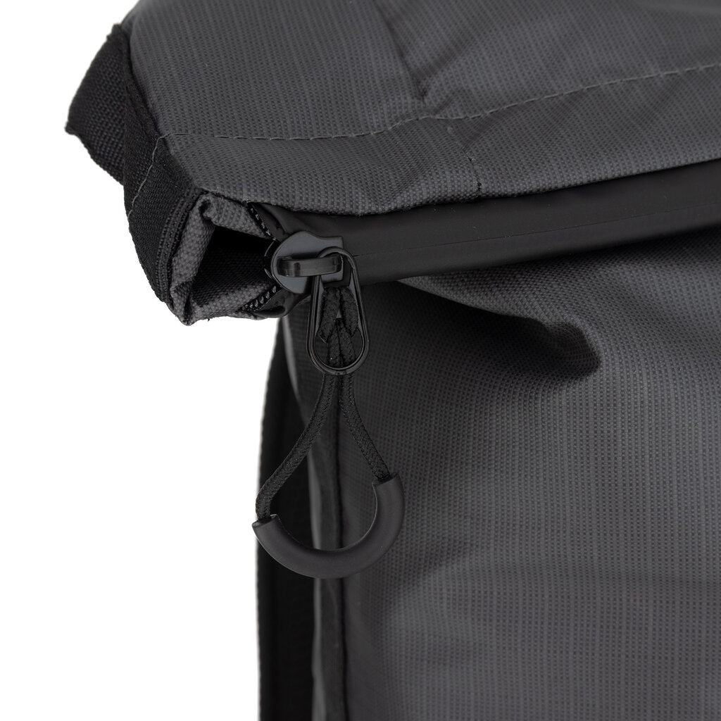 New Rebels New Rebels Hugo New York 17L Waterafstotende Rolltop Rugtas Zwart