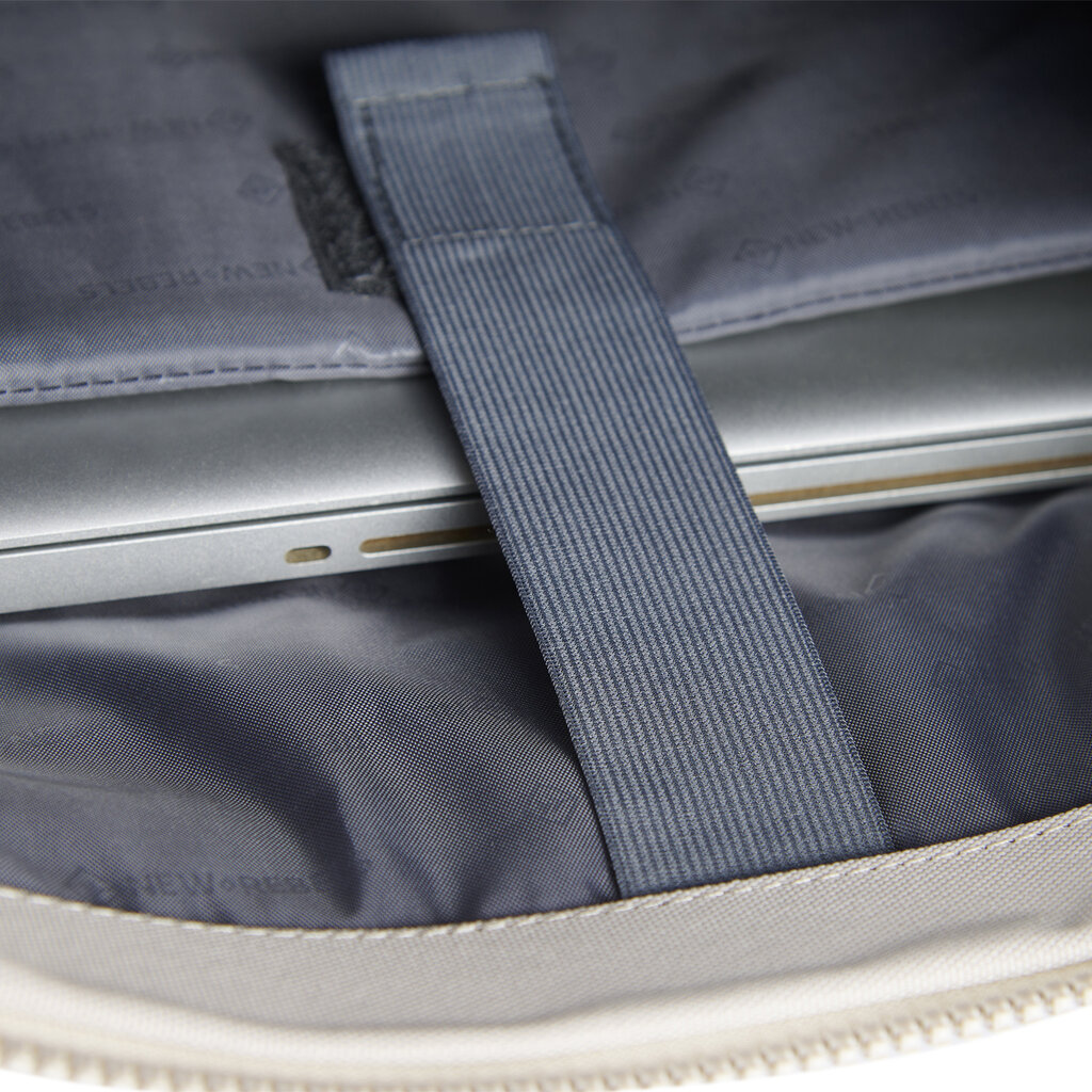 New Rebels New Rebels Backham New York Salie Groen 21L Rolltop Rugzak Waterafstotend Laptop 15.6"