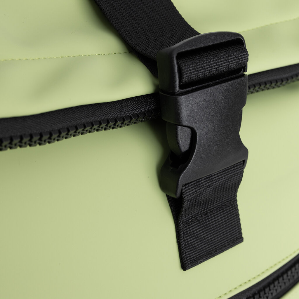 New Rebels New Rebels Mart New York Mattgrün 21L Rolltop-Rucksack – Wasserabweisend – Für 15,6” Laptop geeignet