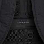 New Rebels New Rebels Trondheim Rugzak – Laptop Rugtas 15,6 inch – Schooltas & Werktas – Waterafstotend – 18L – Nylon/PU – Zwart
