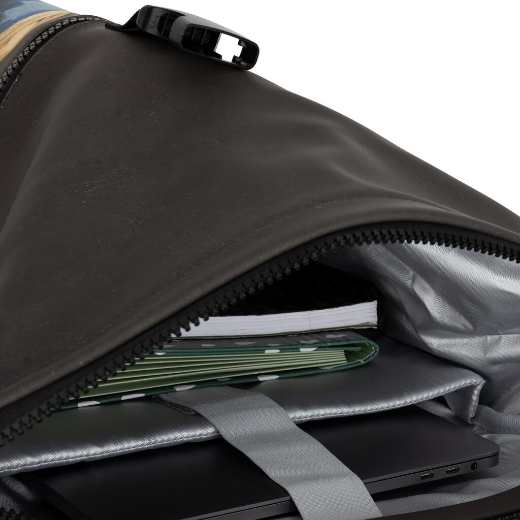 New Rebels New Rebels Mart Arts – New York Parelmeisje Rolltop Rugzak 16L | Johannes Vermeer Waterafstotend Backpack