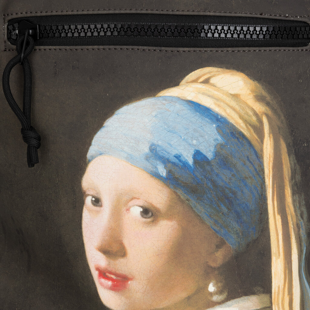 New Rebels New Rebels Mart Arts – New York „Das Mädchen mit dem Perlenohrring“ Rolltop Rucksack 16L | Johannes Vermeer Wasserabweisend Backpack