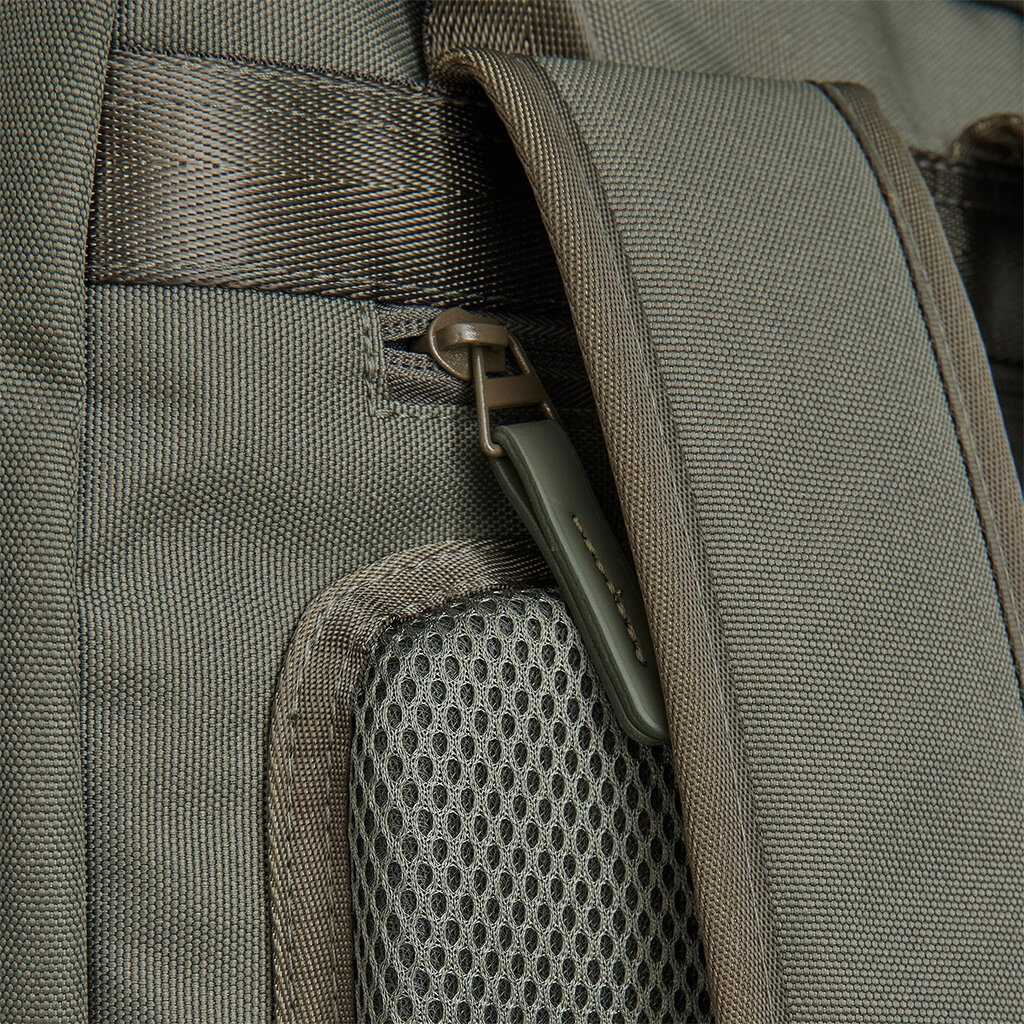 New Rebels New Rebels Ribbi Milwaukee – Laptoptasche Schultasche Arbeitstasche 15,6 Zoll Laptopfach Rucksack Rib Fabric 18L Sage Green