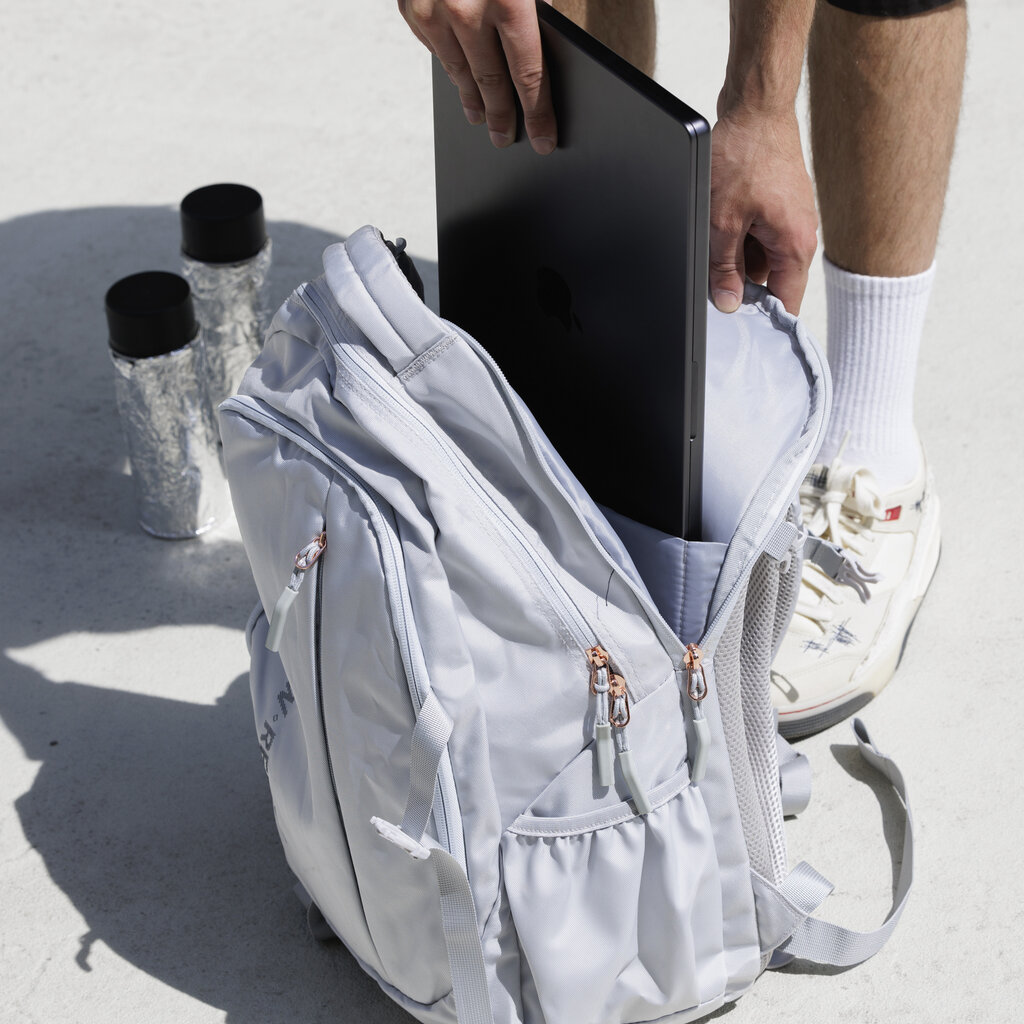 New Rebels New Rebels Vince Gilbert Hellgrau 27L Rucksack Wasserabweisend Laptop 15.6"