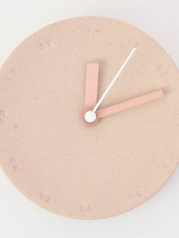 Studio Harm&Elke Klok porselein zand  met witte secondewijzer