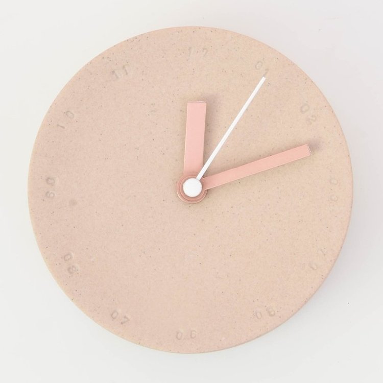 Studio Harm&Elke Klok porselein zand  met witte secondewijzer