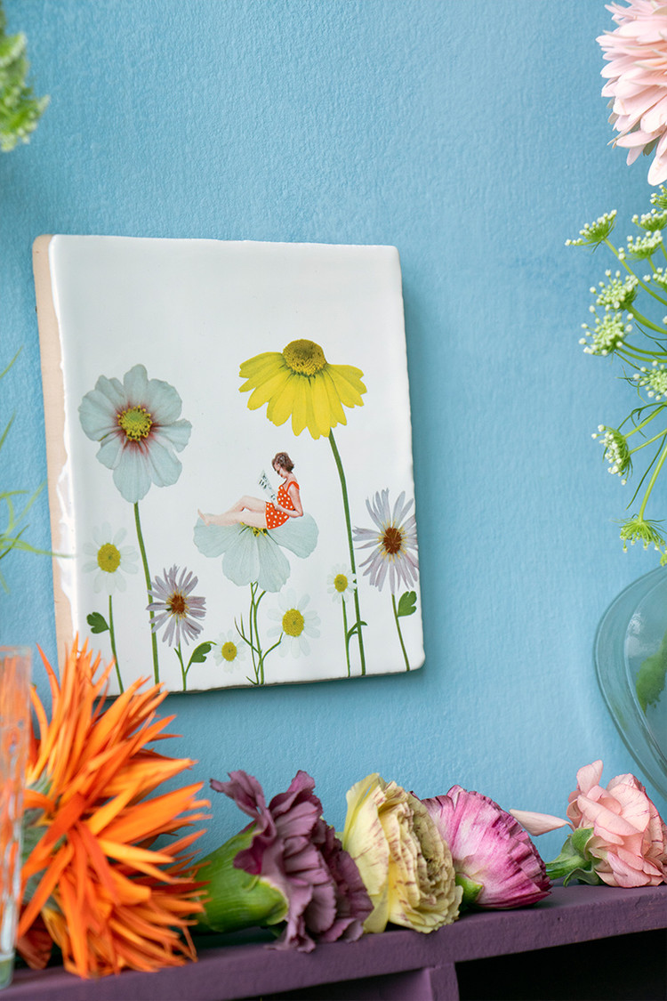 Storytiles Storytiles Surrounded by flowers S