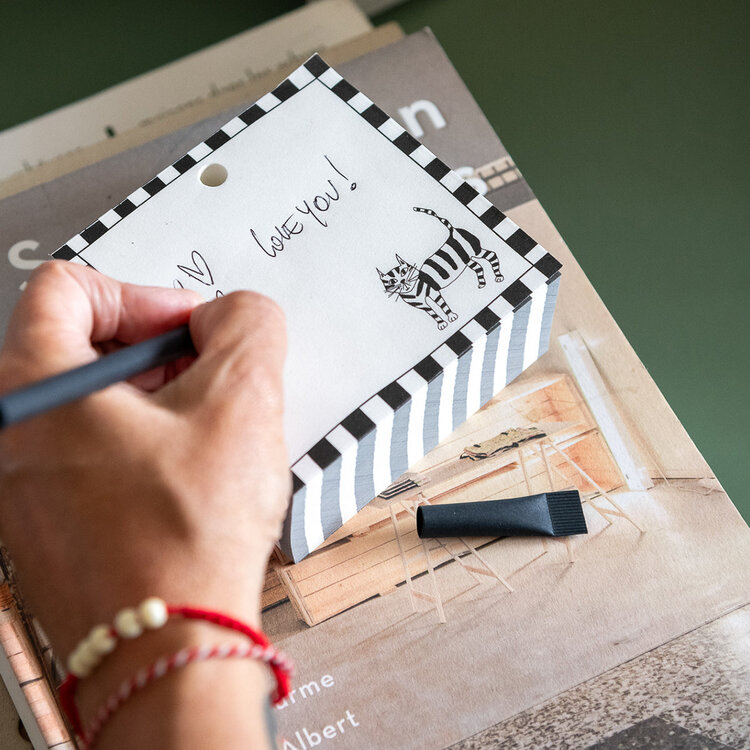 helen b Blocnote XL cat + black pen