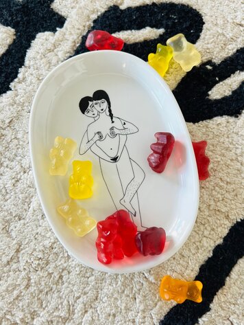 helen b Schaaltje Faces everywhere