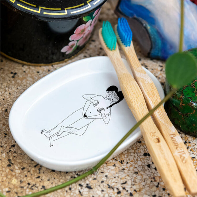 helen b Schaaltje Faces everywhere