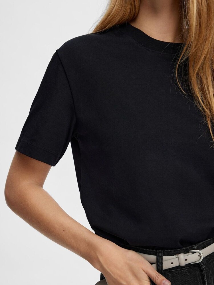 Selected Femme SLFESSENTIAL SS BOXY TEE Black